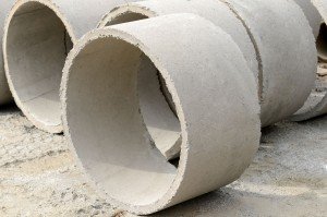 Anel de concreto armado  Destinação: Muito utilizado em escavações de poços artesianos e na construção de fossas sépticas.  Fabricado nas dimensões: Comprimento x diâmetro interno 100 cm x 80 cm  100 cm x 100 cm